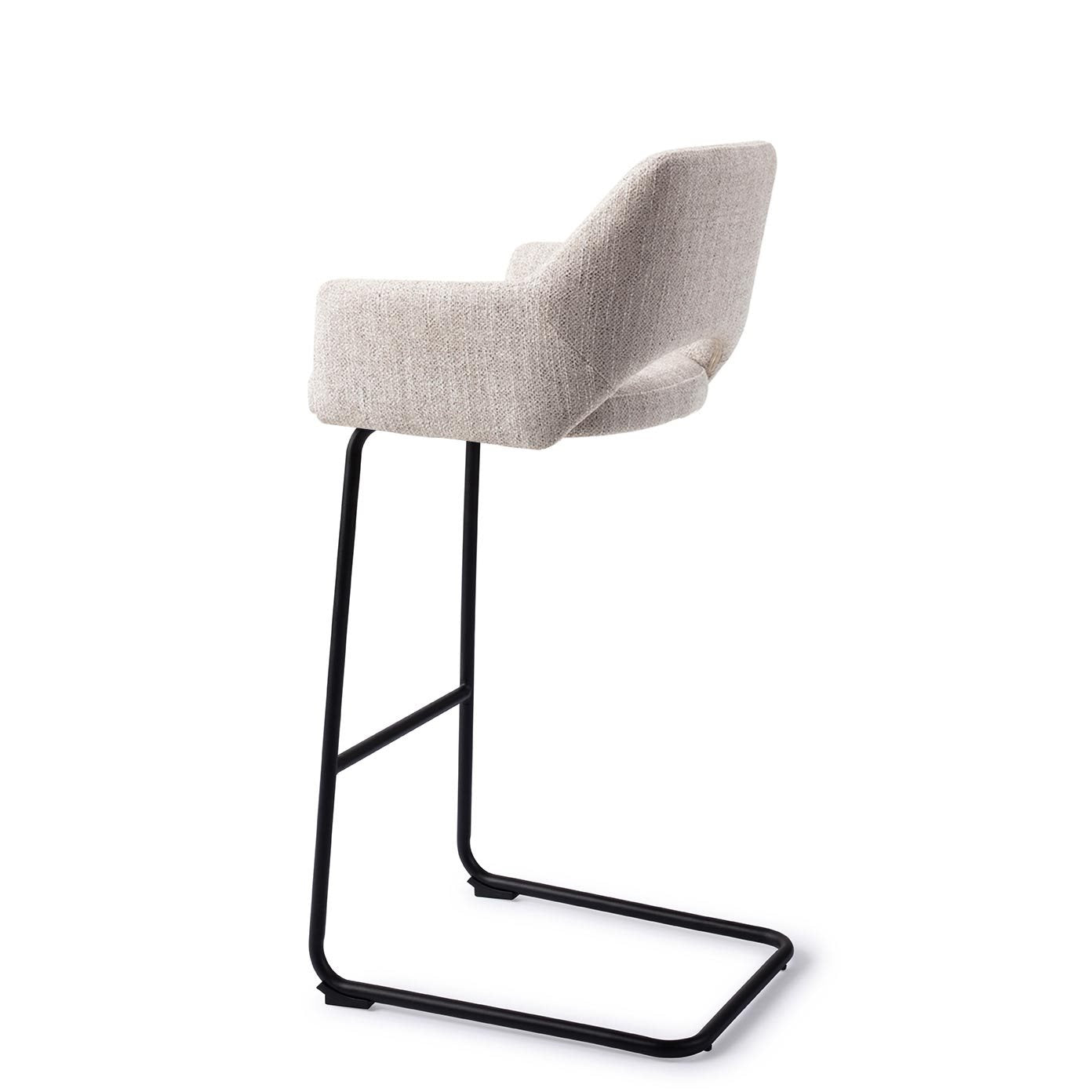 Yanai bare chair pigeon