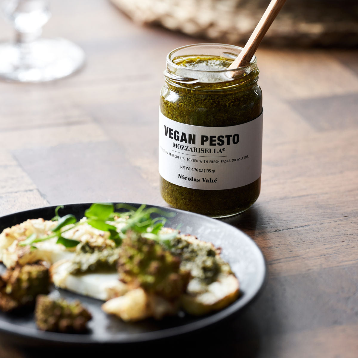 Vegan pesto with mozzarisella