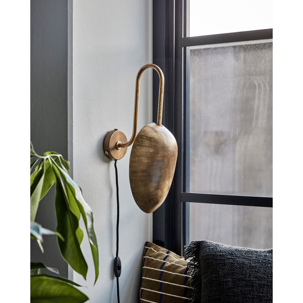 Wall lamp, hdswan, antique brass