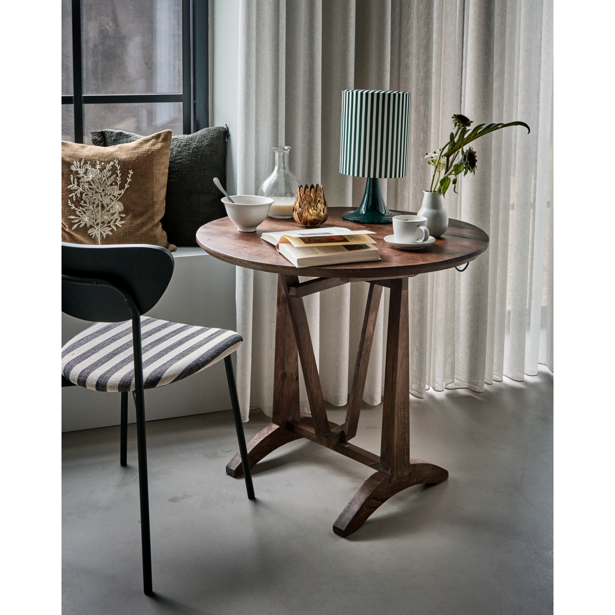 Café table, hdwine, brown