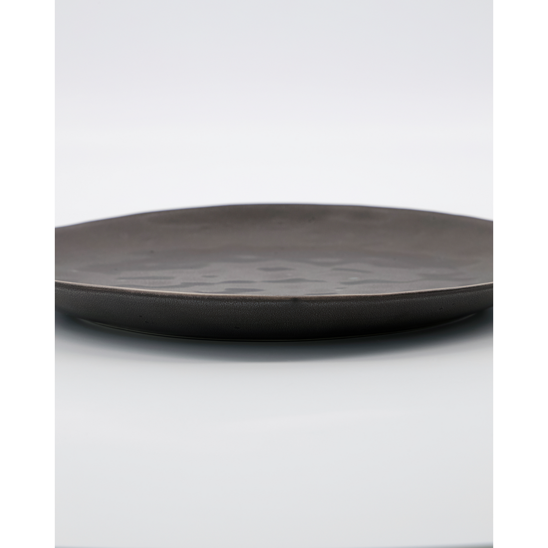 House Doctor - Dinner Plate, Rustic, Dark Gray - H: 2.5 cm, DIA: 27.5 cm