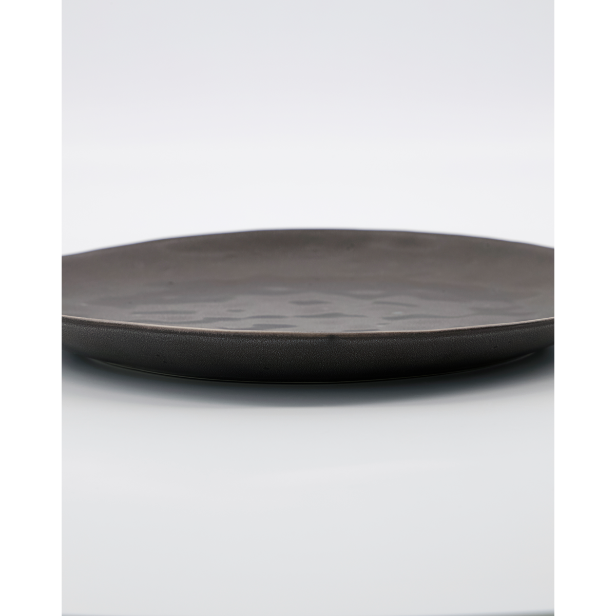 House Doctor - Dinner Plate, Rustic, Dark Gray - H: 2.5 cm, DIA: 27.5 cm