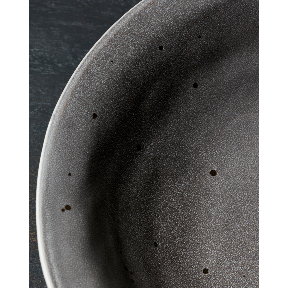 House Doctor - The Supon Plate, Rustic, Dark Gray - H: 5 cm, DIA: 25 cm