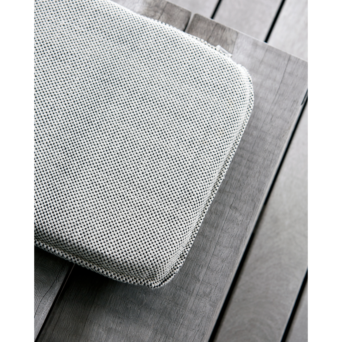 Sitting cushion with filling, hdcuun, black; white