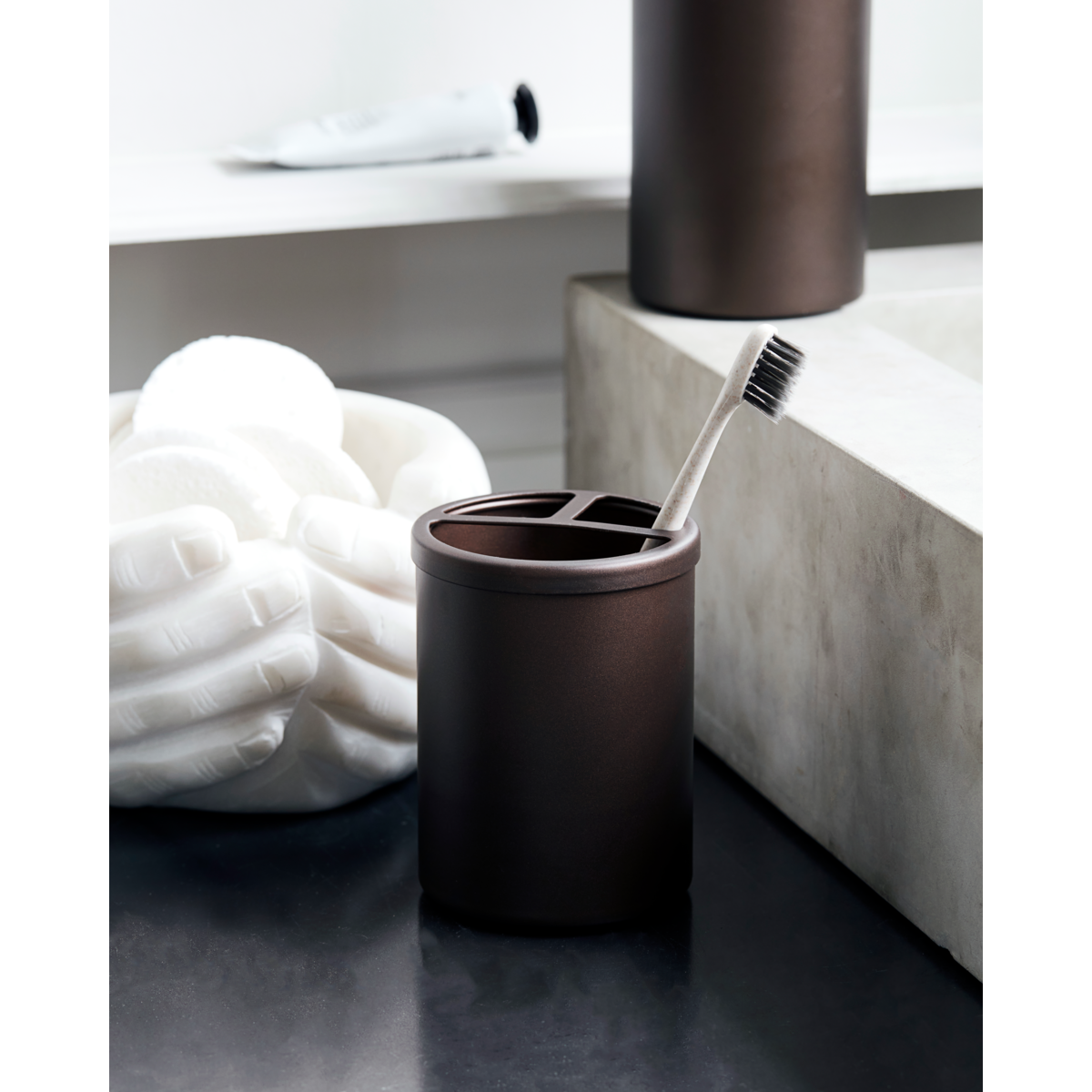 House Doctor - Toothbrush Holder, Bush, Brown - H: 10.5 cm, DIA: 7.9 cm