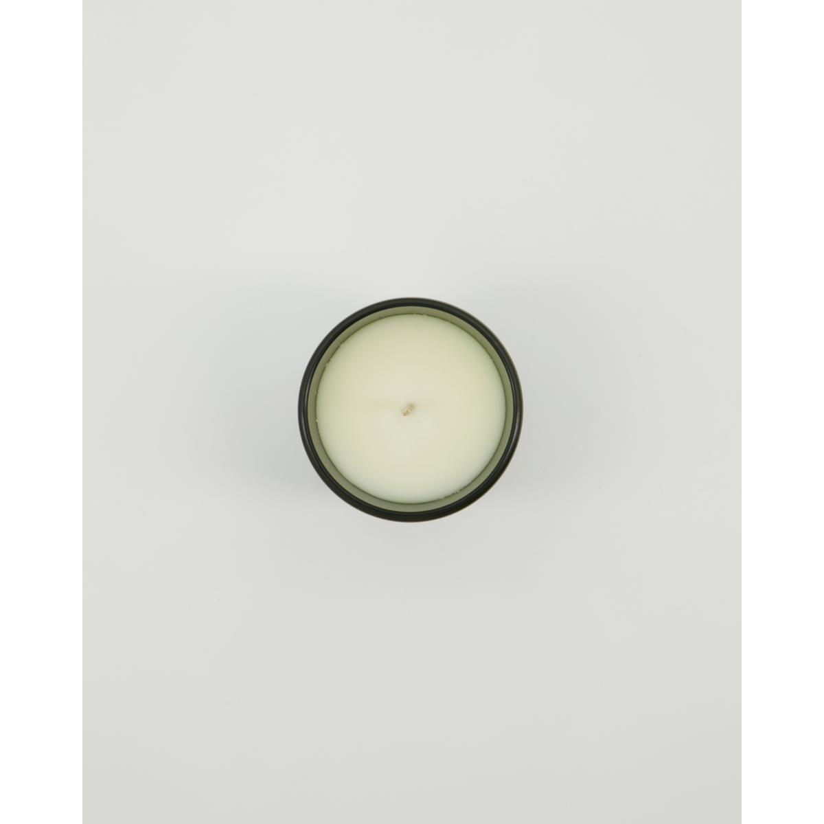 Scented candles, oud leaf, green