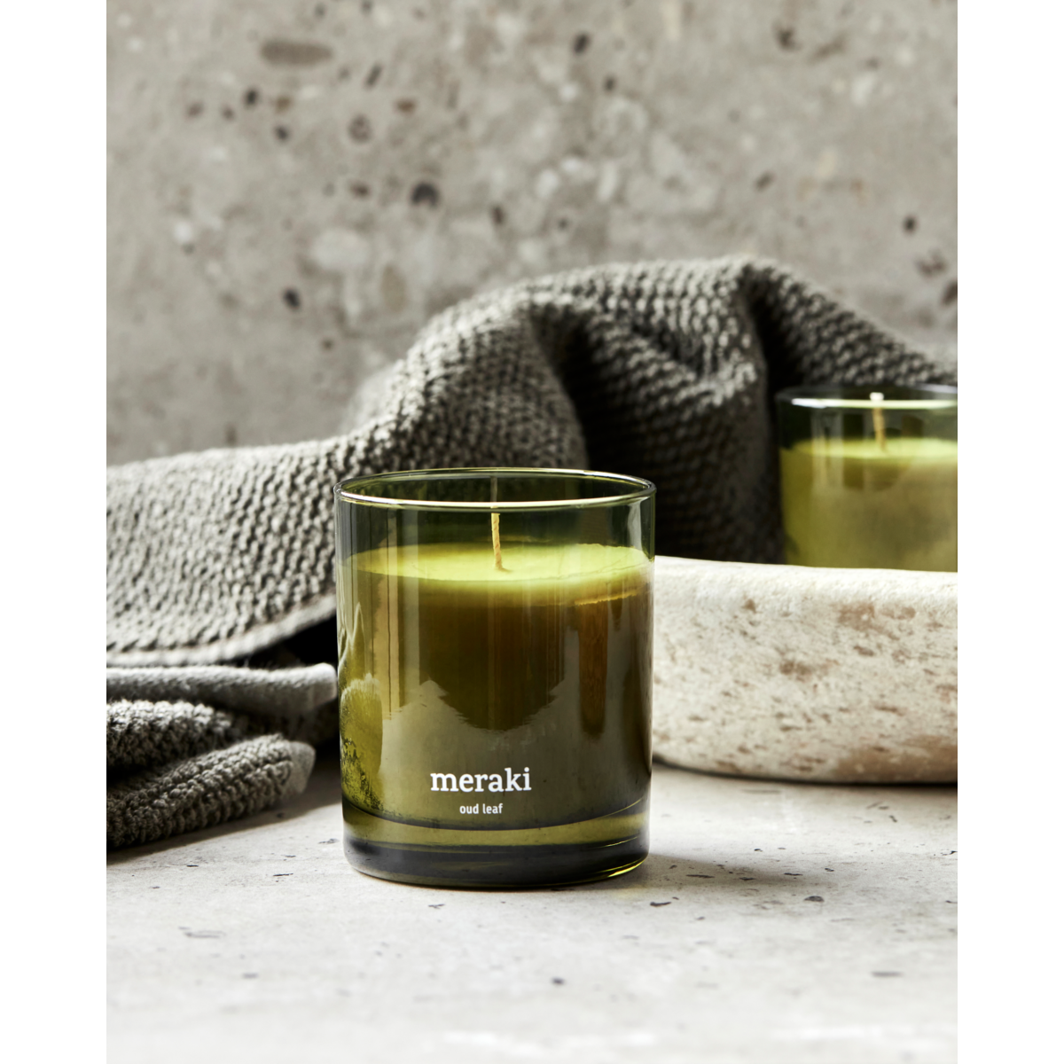 Scented candles, oud leaf, green