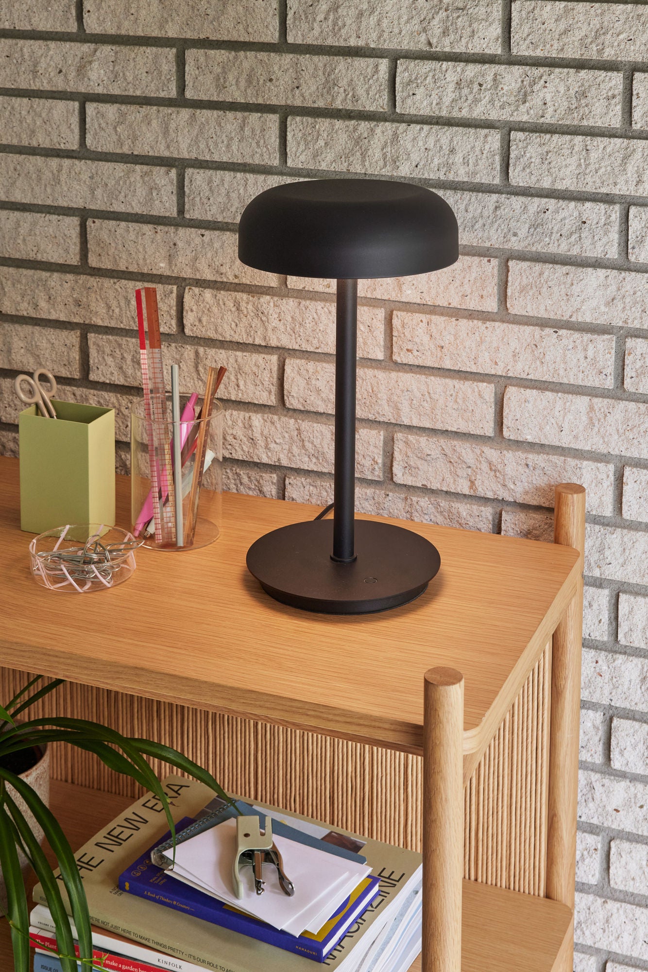 Hübsch Velo table lamp black