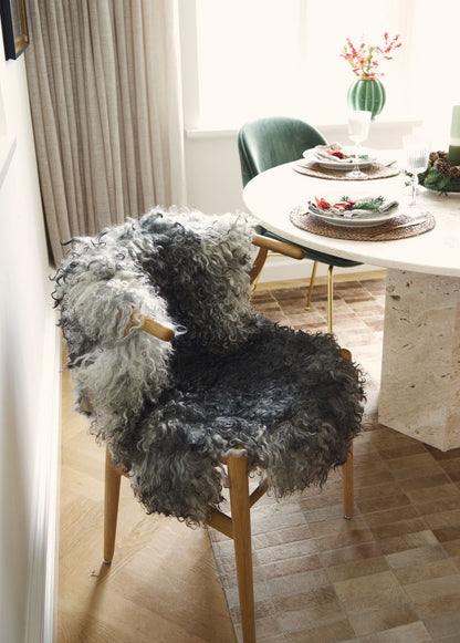 Long wool-curled sheepskin 90-100 cm