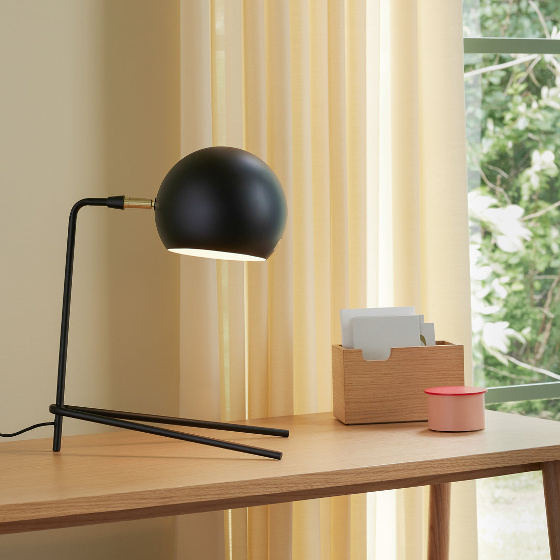 Hübsch Peace table lamp black