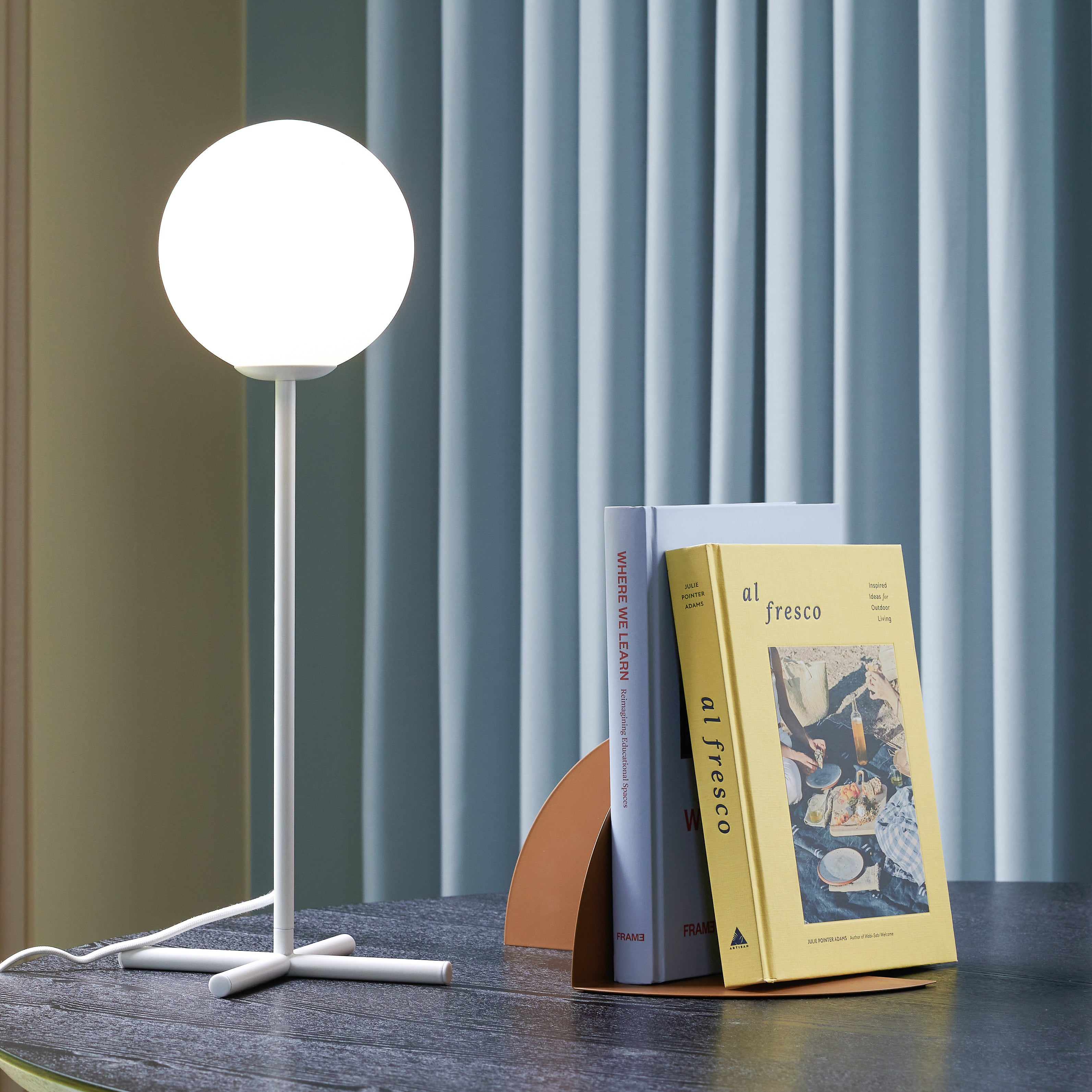 Hübsch Champ table lamp white