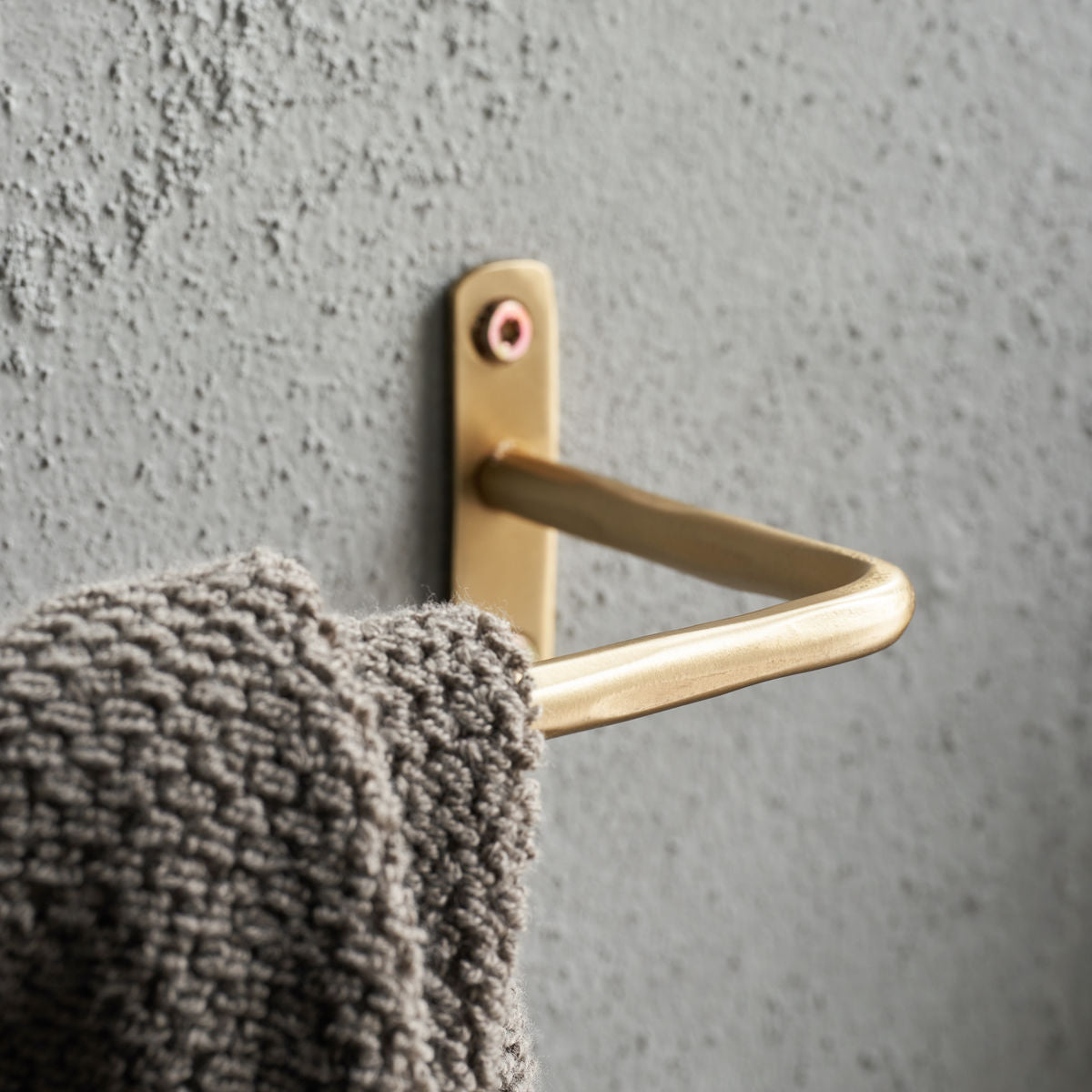 Towel holder, hdwelo, brushed brass finish